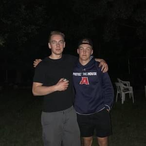 Meet your Posher, Hunter